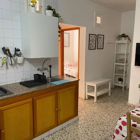 Vivienda Turistica Juliana Apartment *