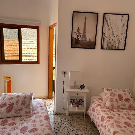 Vivienda Turistica Juliana Apartment *